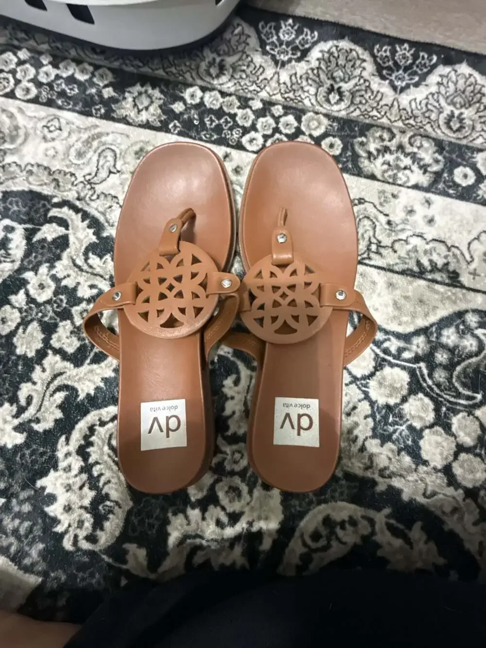 DV Dolce Vita Women's Brown Cutout Ornament Flat Thong Sandals